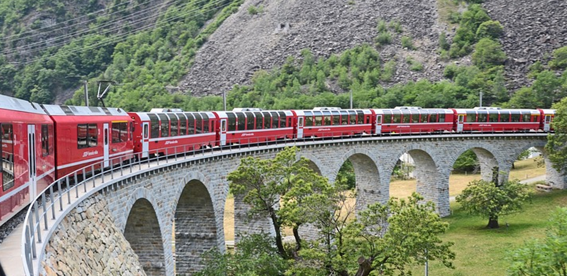  Viaggio sul trenino rosso del Bernina